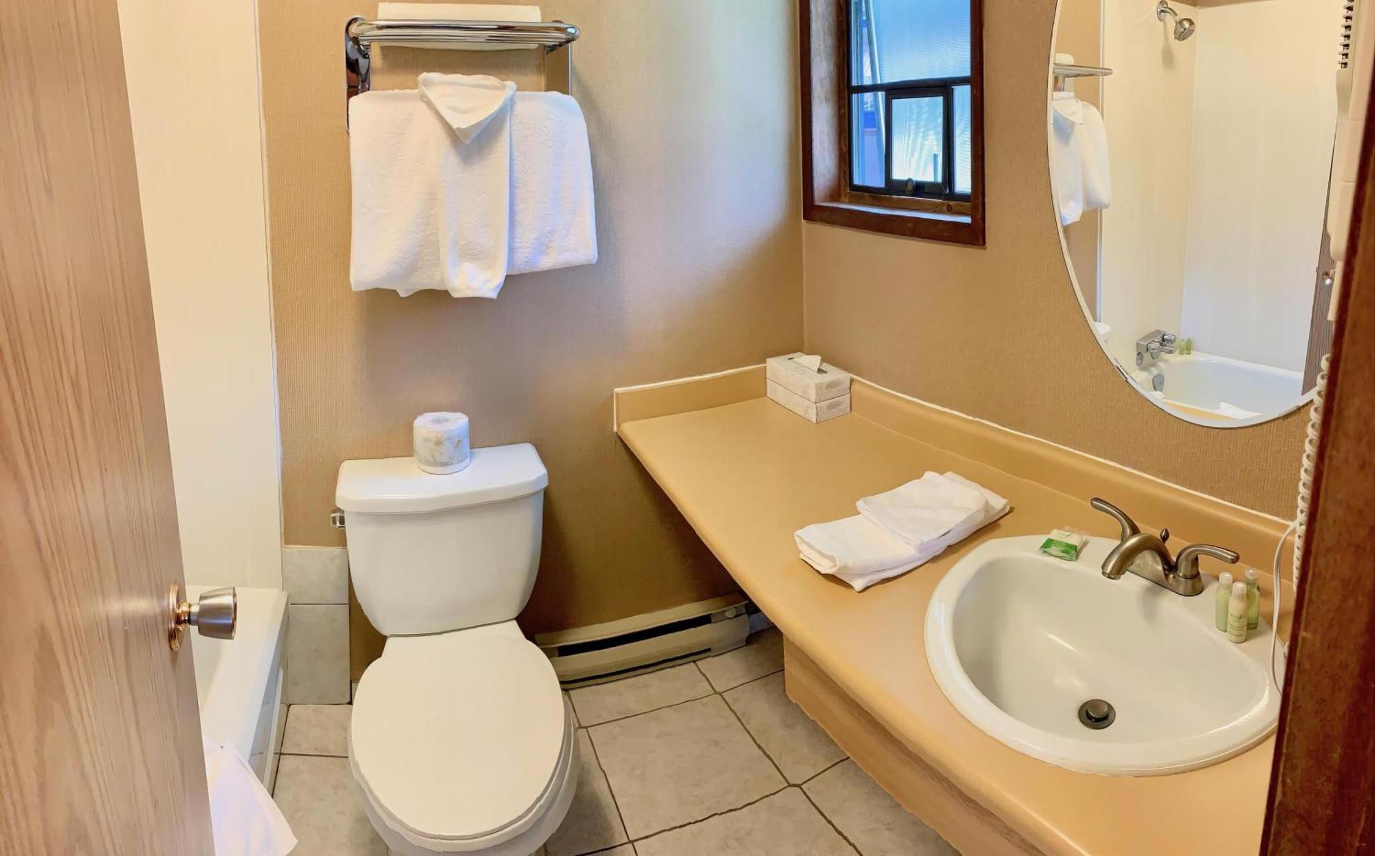 Sunwapta Falls Rocky Mountain Lodge Τζάσπερ Δωμάτιο φωτογραφία