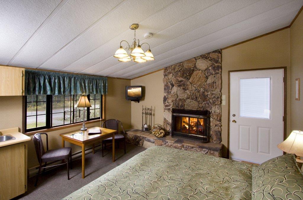 Sunwapta Falls Rocky Mountain Lodge Τζάσπερ Δωμάτιο φωτογραφία